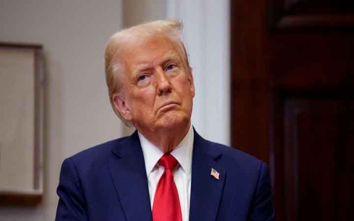 টাকার বিনিময়ে সরকারি আগাম তথ্য বিক্রি, ট্রাম্পের বিরুদ্ধে মামলা