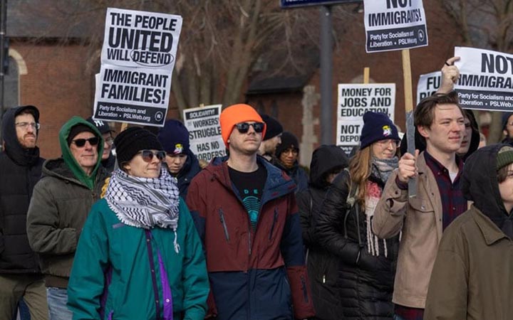 বিদেশি শিক্ষার্থীদের ভিসা বাতিলের সিদ্ধান্ত থেকে সরে দাঁড়ালেন ট্রাম্প