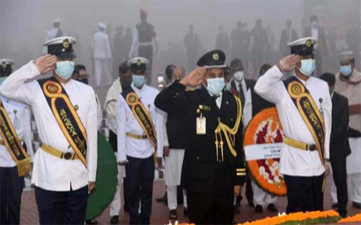 মহান বিজয় দিবস: জাতীয় স্মৃতিসৌধে রাষ্ট্রপতি ও প্রধানমন্ত্রীর পক্ষে শ্রদ্ধা