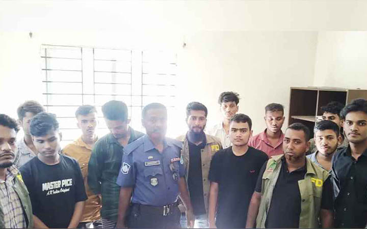গাজীপুর সাফারি পার্কে গভীর রাতে অবৈধ অনুপ্রবেশ, ১১ যুবক থানায় সোপর্দ
