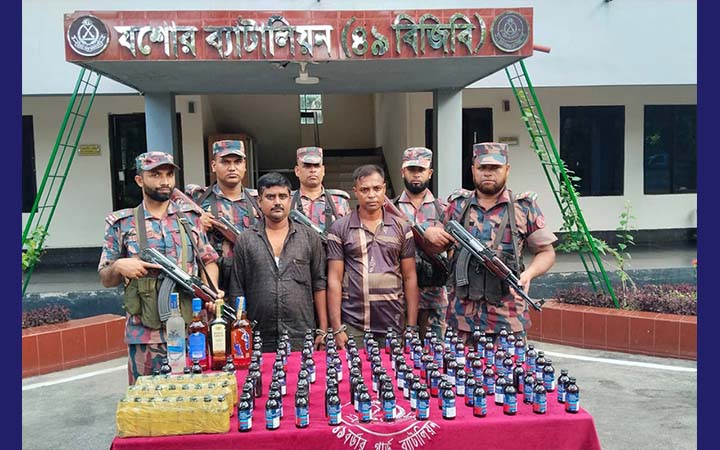 যশোরে মদ-ফেনসিডিলসহ ভারতীয় নাগরিককে আটক করেছে বিজিবি