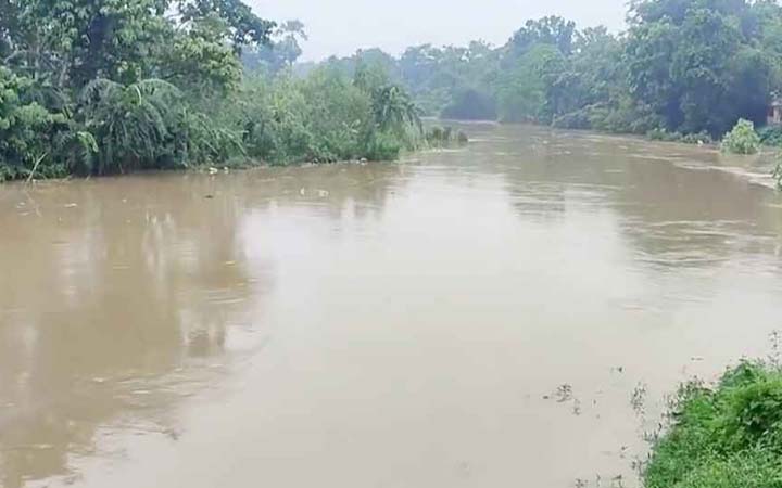 মুহুরী, কহুয়া ও সিলোনিয়ার পানি বিপৎসীমার কাছাকাছি