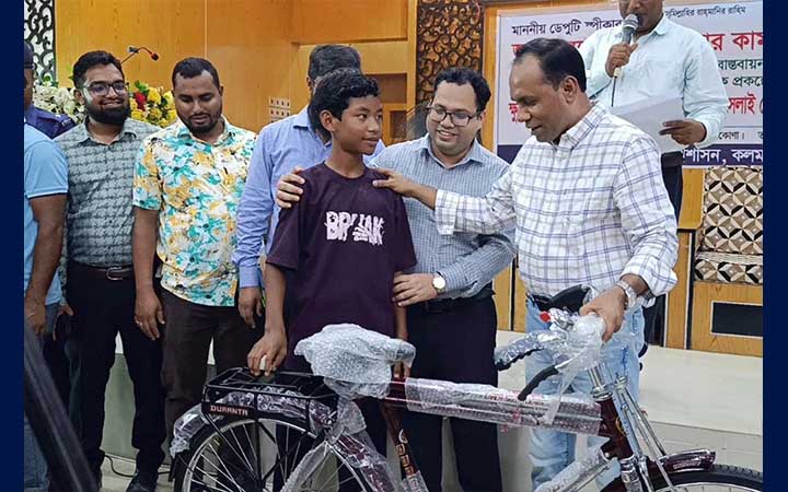 গণতন্ত্র না থাকায় অনেক এলাকার সমস্যা গুরুত্ব পায়নি: ডেপুটি স্পিকার