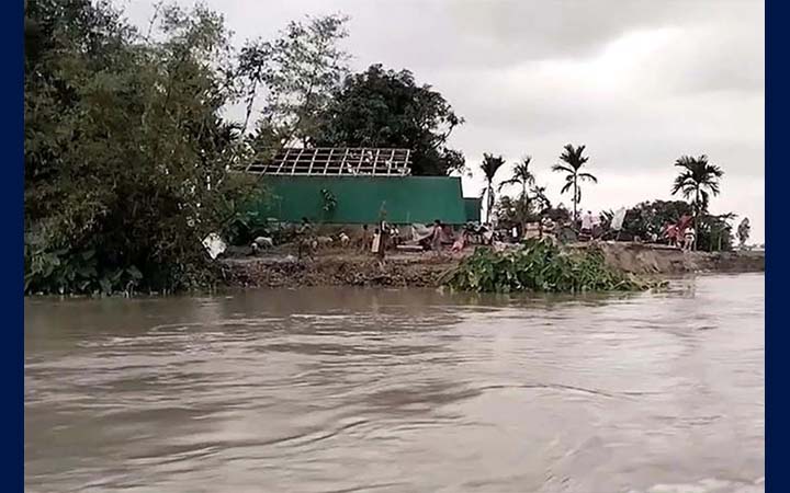 মোর আর কিছু থাকিল না, নদী সউগ নিয়া গেইল’
