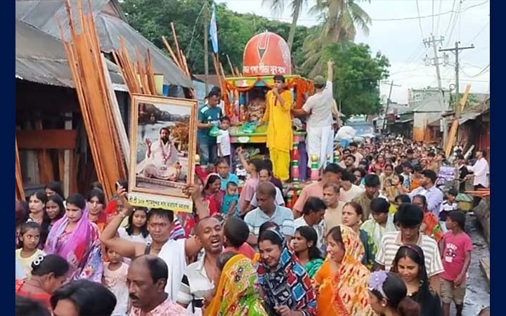 সোনারগাঁয়ে ঐতিহ্যবাহী উল্টো রথযাত্রা সম্পন্ন