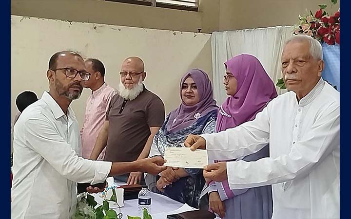 ফেনীতে আড়াই কোটি টাকার চেক বিতরণ