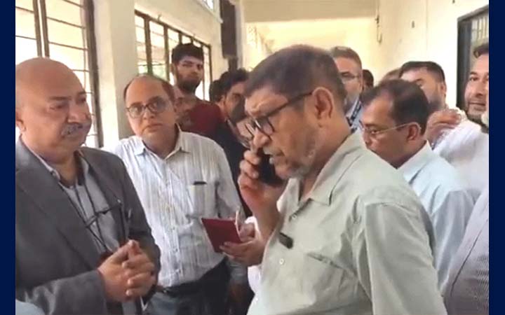 ভেদরগঞ্জে হাসপাতাল পরিদর্শনে স্বাস্থ্যমন্ত্রী: দুই ক্লিনিক বন্ধ, দুই চিকিৎসককে শোকজ