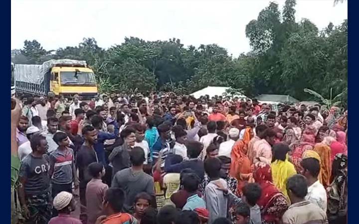 বগুড়ায় শিশু রাজু হত্যার বিচার ও ফাঁসির দাবিতে মহাসড়ক অবরোধ
