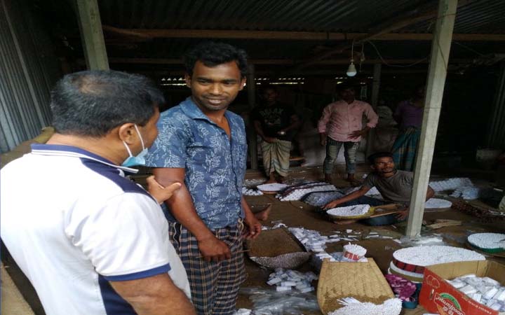 কিশোরগঞ্জে অবৈধ বিড়ি ফ্যাক্টরিতে অভিযান, ৩০ হাজার টাকা জরিমানা