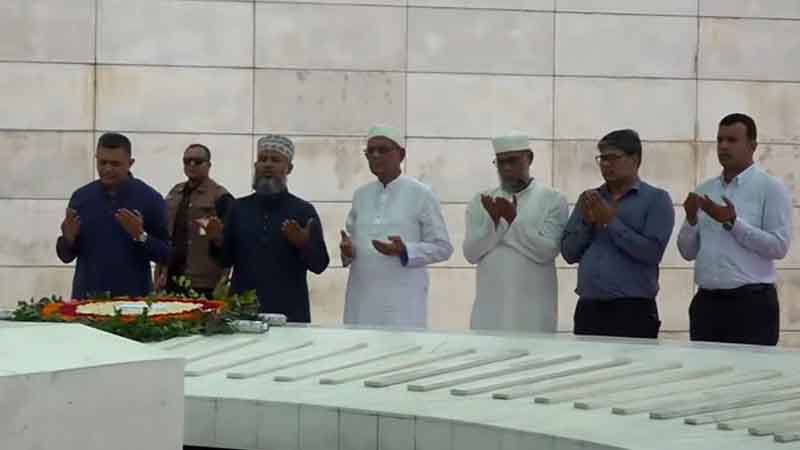 জিয়াউর রহমান ও খালেদা জিয়ার সমাধিতে শ্রদ্ধা জানালেন নতুন রাষ্ট্রপতি