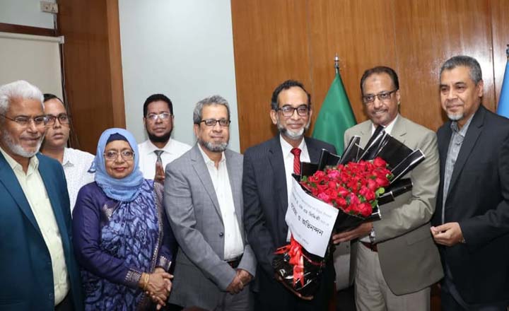 বিএমইউ-এ যোগ দিলেন নতুন ভিসি অধ্যাপক এফ এম সিদ্দিকী