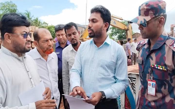 কালিগঞ্জে অবৈধ ইটভাটায় অভিযান, মালিক আটক