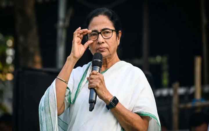 পদত্যাগ করব না, পারলে বরখাস্ত করুক: দৃঢ় কণ্ঠে মমতা