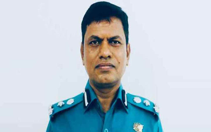 ডিআইজি মোল্যা নজরুলসহ ৪ পুলিশ কর্মকর্তা আটক