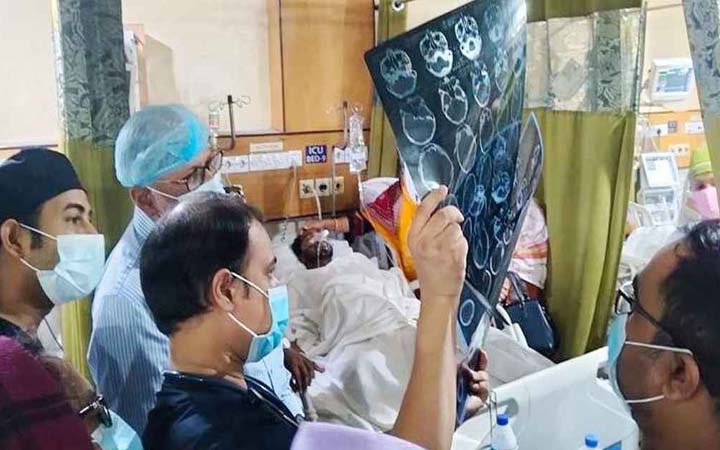 নুরকে দেখতে হাসপাতালে প্রধান উপদেষ্টার বিশেষ সহকারী