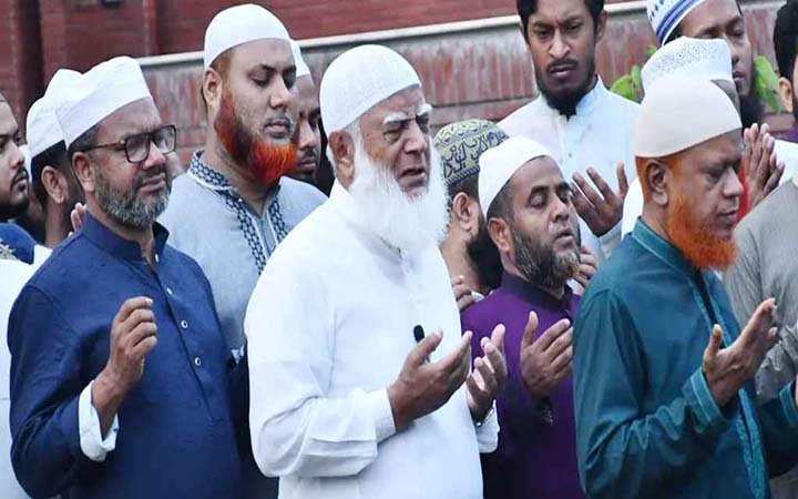 ব্যারিস্টার রাজ্জাকের কবর জিয়ারত করলেন জামায়াত আমির