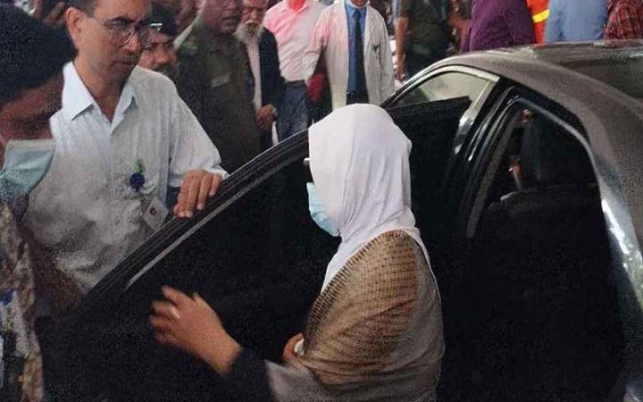 আহতদের দেখতে বার্ন ইনস্টিটিউটে স্বাস্থ্য উপদেষ্টা