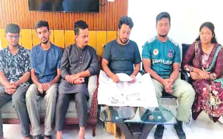 ১ আগস্ট: ‘রিমেম্বারিং আওয়ার হিরোজ’ কর্মসূচিতে পুলিশের বাধা, ৬ সমন্বয়কের মুক্তি