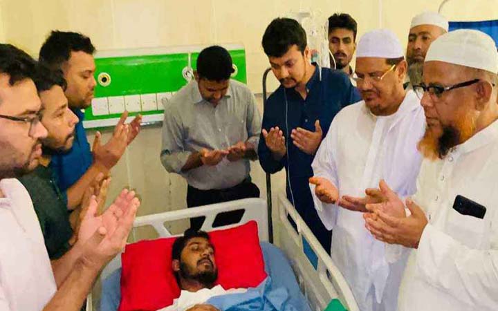নুরকে দেখতে হাসপাতালে চরমোনাই পীর