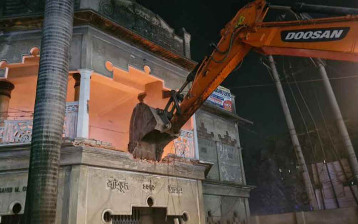 শামীম ওসমানের দাদার বাড়িতে ভাঙচুর, অগ্নিসংযোগ