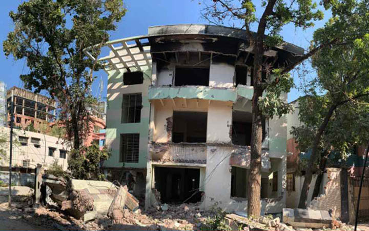 গুঁড়িয়ে দেওয়া হলো সাবেক মেয়র লিটনের বাড়ি