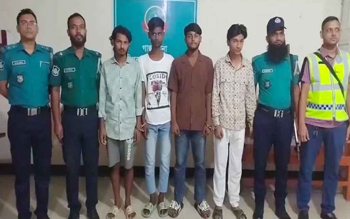 গাজীপুরে বাটা শোরুমে ভাঙচুর, আটক ৪