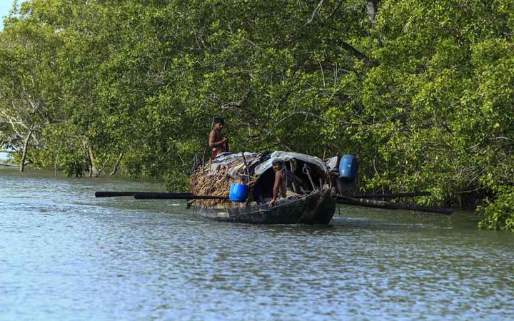 সুন্দরবনে অপহৃত ১৬টি নৌকাসহ ৩৩ জন উদ্ধার