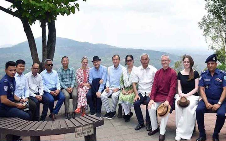 পার্বত্য উপদেষ্টার সঙ্গে ৪ বিদেশি প্রতিনিধির সাক্ষাৎ