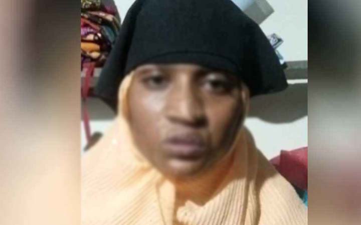 বিয়ের দাবিতে প্রেমিকের বাড়িতে অনশনে এক সন্তানের জননী