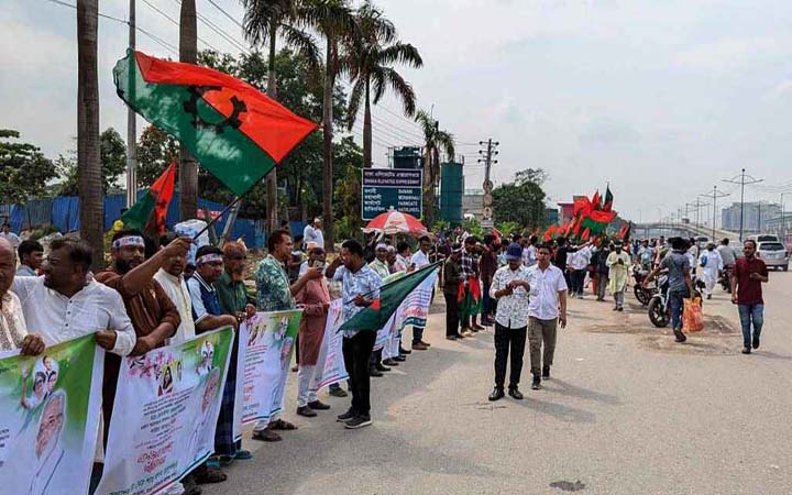 পথে পথে খালেদা জিয়াকে শুভেচ্ছা