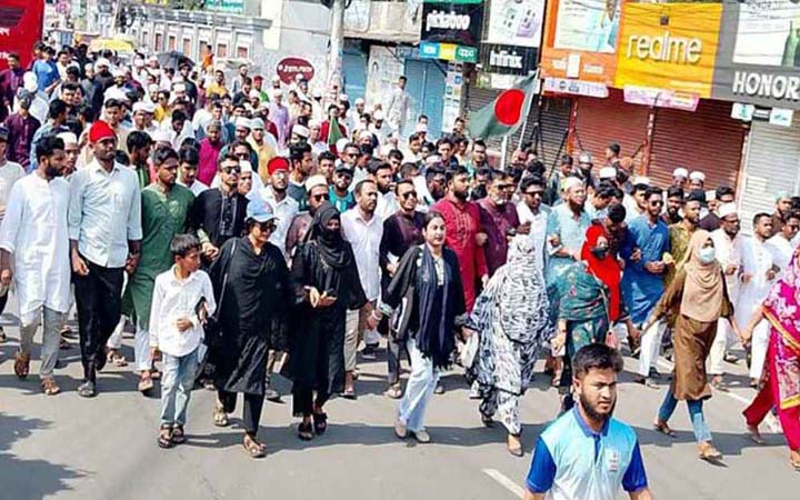 খুলনায় আ.লীগ নিষিদ্ধের দাবিতে ছাত্র-জনতার ‘ব্লকেড’ কর্মসূচি