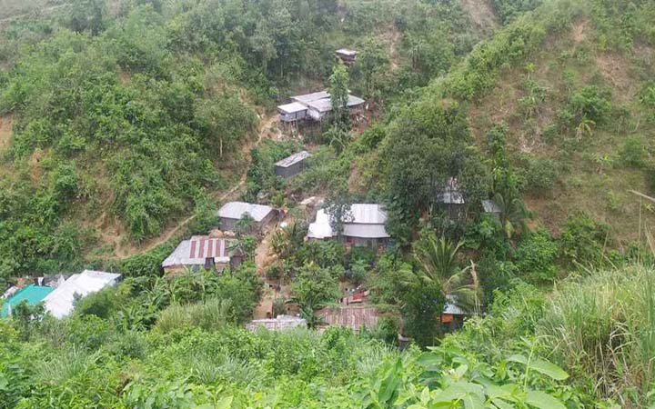 পাহাড় ধসের শঙ্কা, নদীবন্দরে সতর্কতা