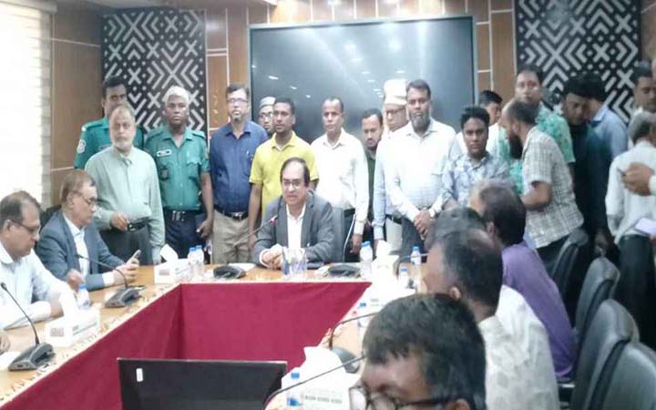 আন্দোলনরত কর্মচারী নেতাদের সঙ্গে বৈঠকে ৩ সচিব