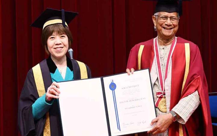 সোকা বিশ্ববিদ্যালয় ড. ইউনূসকে সম্মানসূচক ডক্টরেট ডিগ্রি প্রদান