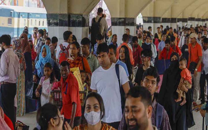 ভিড় বাড়লেও স্বস্তির ঈদযাত্রা কমলাপুরে