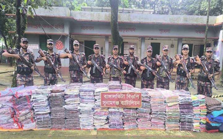 সুনামগঞ্জ সীমান্তে কোটি টাকার ভারতীয় শাড়ি-লেহেঙ্গা জব্দ