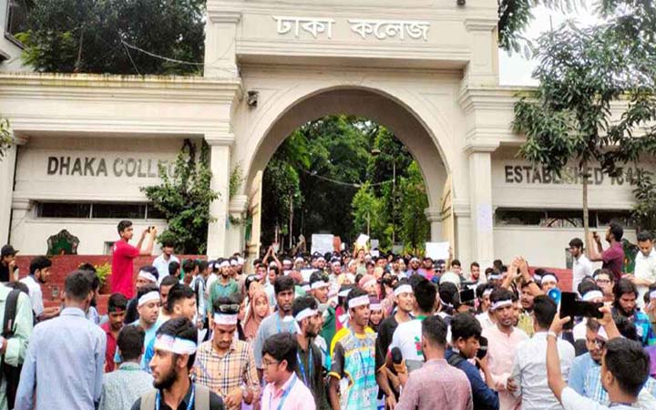 ঢাকা সেন্ট্রাল ইউনিভার্সিটির অধ্যাদেশের দাবিতে বিক্ষোভ