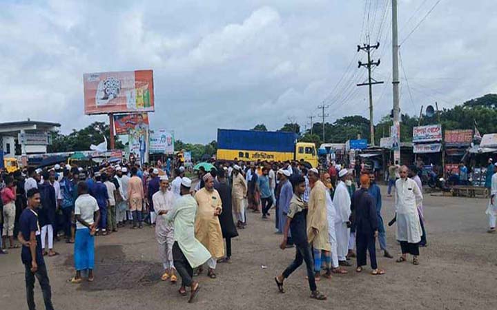 বাগেরহাটে ৪টি সংসদীয় আসন বহালের দাবিতে অবরোধ-হরতাল