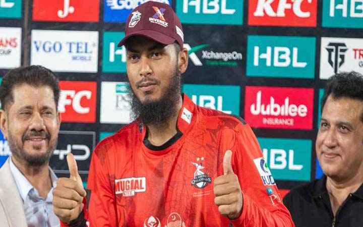 দুর্দান্ত বোলিংয়ে মেরুন ক্যাপ দখল করলেন রিশাদ