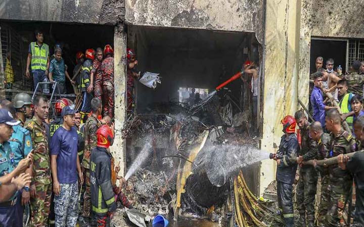 বিমান দুর্ঘটনায় লাশ গোপনের অভিযোগ, যা বলছে আইএসপিআর