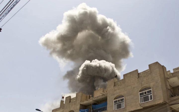 ইয়েমেনে সৌদি নেতৃত্বাধীন জোটের বিমান হামলা