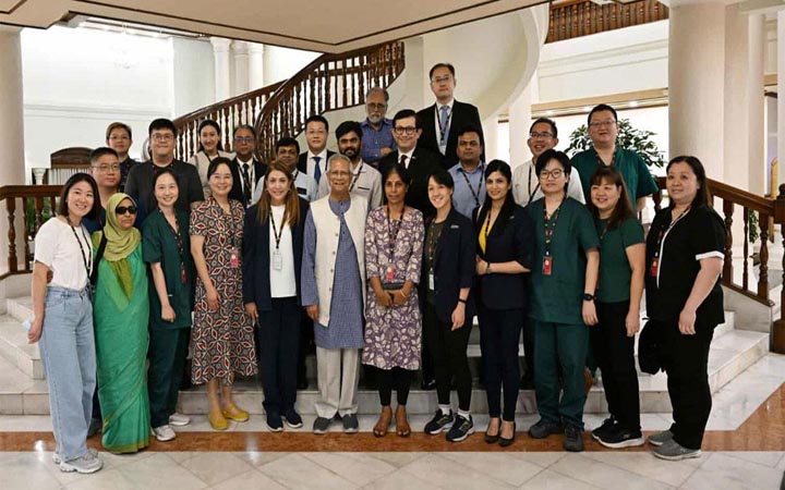 বিদেশি মেডিকেল টিমের প্রতি প্রধান উপদেষ্টার কৃতজ্ঞতা প্রকাশ