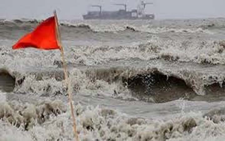 সমুদ্রবন্দরে তিন নম্বর সতর্কতা সংকেত