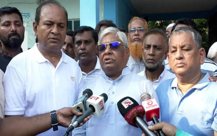 ‘আওয়ামী লীগ নিষিদ্ধ হওয়ার আগে জামায়াত নিষিদ্ধ হওয়া উচিৎ’:বরকত উল্লাহ বুলু