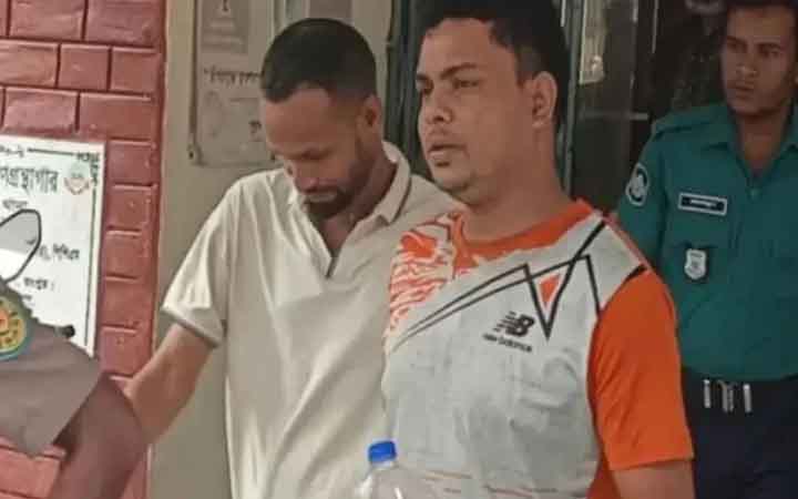 রংপুরে আবাসিক হোটেল থেকে ইয়াবাসহ ২ পুলিশ সদস্য আটক