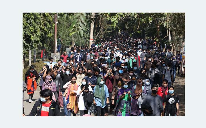 শাবিপ্রবিতে আন্দোলনরত শিক্ষার্থীদের বিরুদ্ধে পুলিশের মামলা