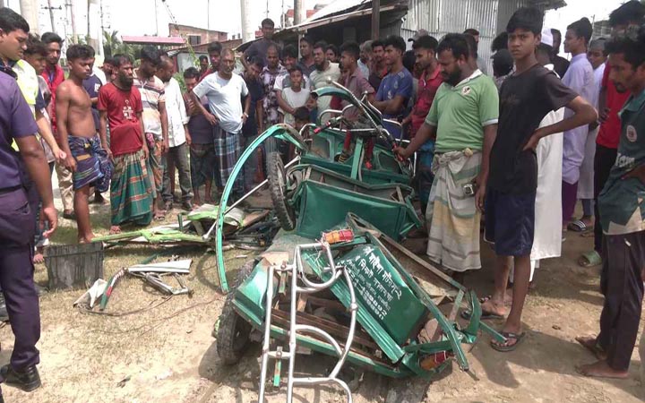 ট্রাকচাপায় দুমড়ে-মুচড়ে গেল অটোরিকশা, নিহত ৩