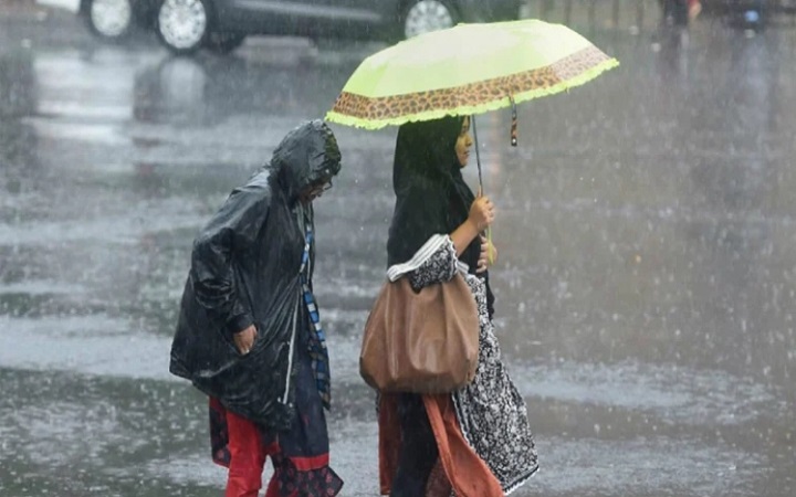 এ সময়টায় ব্যাগে রাখুন ৭ জিনিস