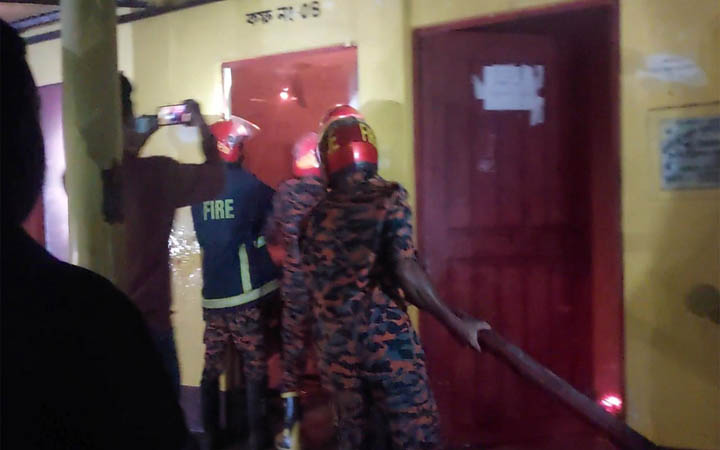 ঠাকুরগাঁওয়ে এসএসসি পরীক্ষা কেন্দ্রে ভয়াবহ আগুন