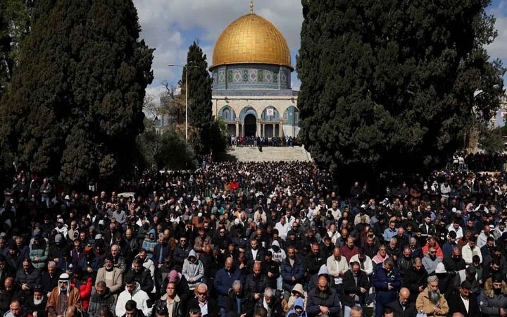 মসজিদুল আকসায় ১ লাখ ফিলিস্তিনির জুমা আদায়